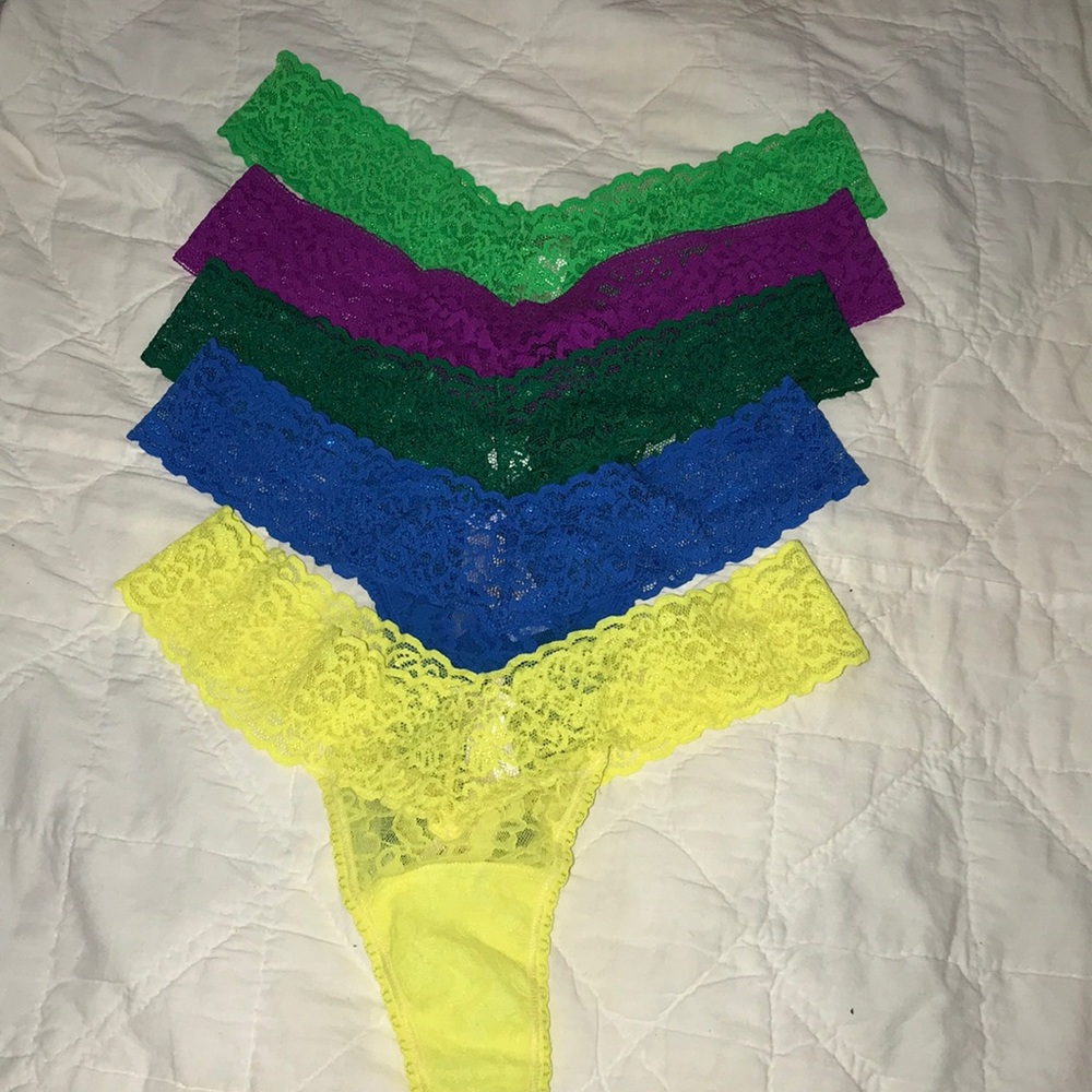 5 Victoria’s Secret panties 2 w/tag all new 1 size